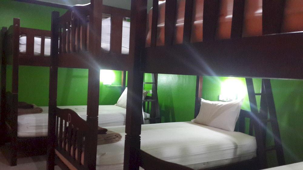 Silla Patong Hostel Exterior foto
